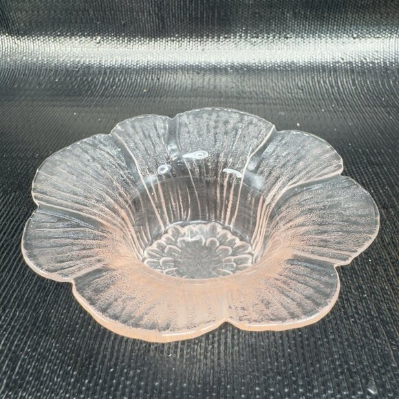 Viking Glass Light Peach Pink Glass Dish Votive Candle Holder Flower Shaped VTG - Picture 1 of 13